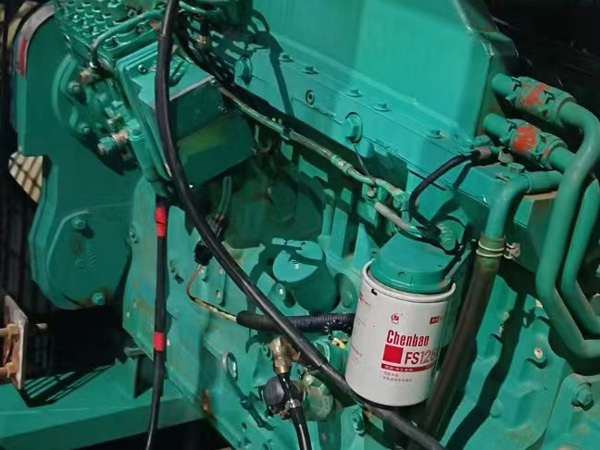 金坛如何确定新的发电机组控制系统是否与原系统兼容？